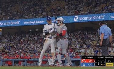 何が起きた？ 大谷翔平の打席で“謎のハプニング”「どうした