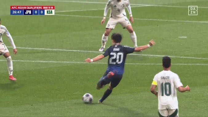 【映像】久保建英、30m級ブレ球ミドルシュート炸裂の瞬間