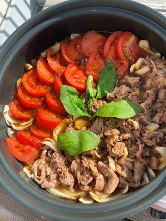 ABEMAのアニメ局スタッフが「ゆるキャン△」キャンプご飯に挑戦してみた「世紀の大発明では！？」／トマトすき焼き編 3枚目