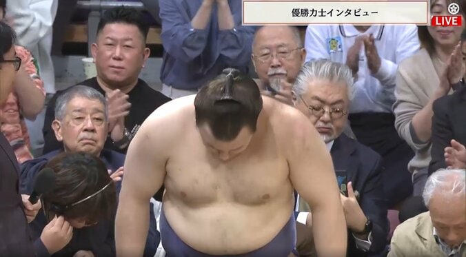 四方に深々と一礼「実際の様子」