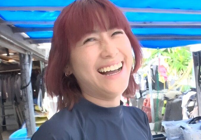 【写真・画像】「散歩がこれ!?やばいじゃん」奄美大島に移住したIMALU、愛犬との散歩の様子に驚きの声　1枚目