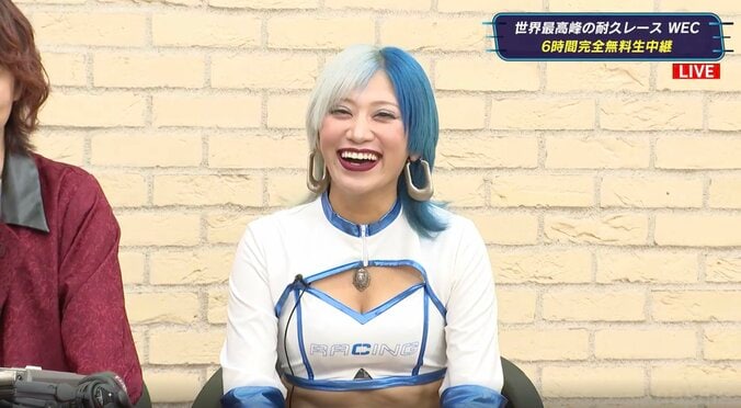 ぱーてぃーちゃん信子、レース中継にレースクイーン姿で登場「朝から稼働している」 冒頭から胸元露わな大胆衣装にファン熱視線 3枚目