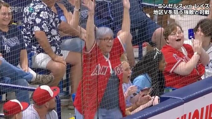 初めて観戦する母親へ若手ネトが感謝の1発！ ホームランボールも母の手に渡りファン感涙「こんな親孝行あるか？」「泣くわ」「やさしい世界」 1枚目