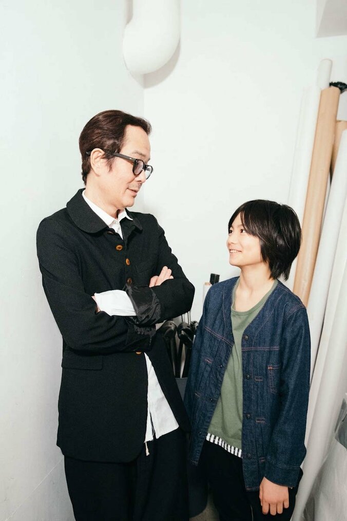 『万引き家族』リリー・フランキー×城桧吏インタビュー 「カットがかかると震えがピタッと止まった」 3枚目