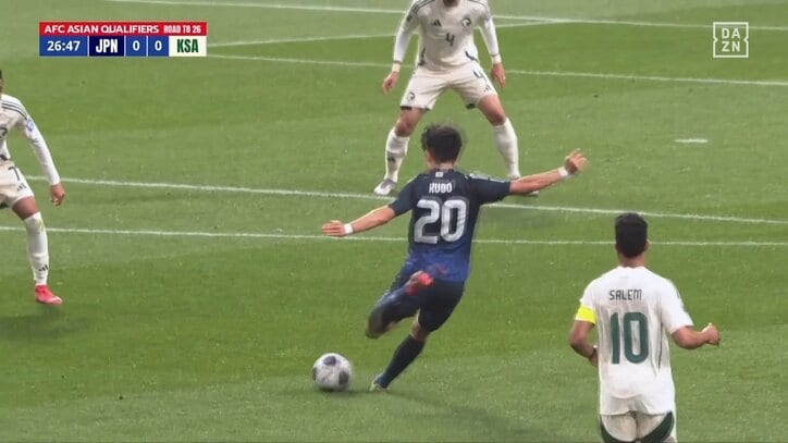 【映像】久保建英、30m級ブレ球ミドルシュート炸裂の瞬間