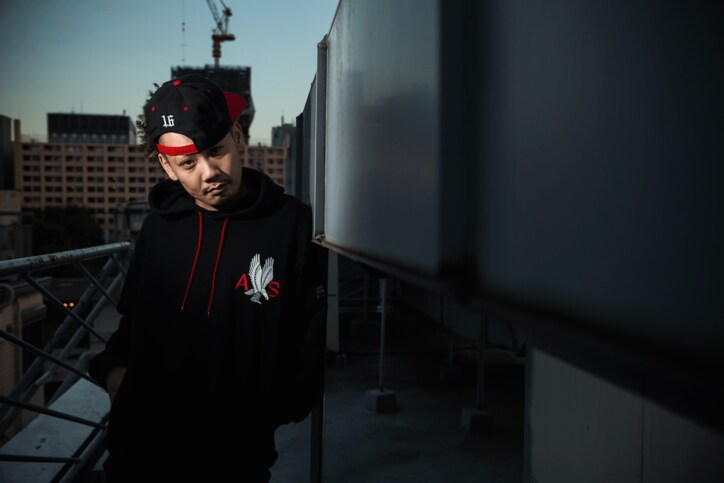 新たな景色に向かって歩き出す。関西最重要ラッパー・JAGGLAが語る1stアルバム『蜃気楼』