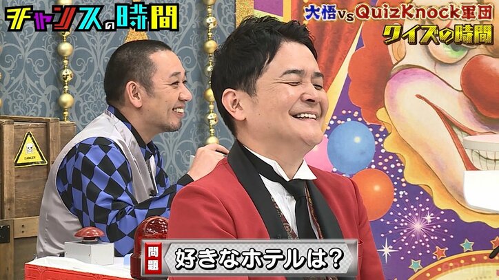 【写真・画像】体重189kgの巨漢芸人、狭い店に入ろうとするも大苦戦！ 千鳥ら大爆笑「マグロみたい…」　3枚目