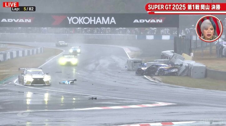 【写真・画像】前が見えない！大雨のレースで3台多重クラッシュの衝撃シーン 「ドアが吹っ飛んでる」視聴者騒然　1枚目