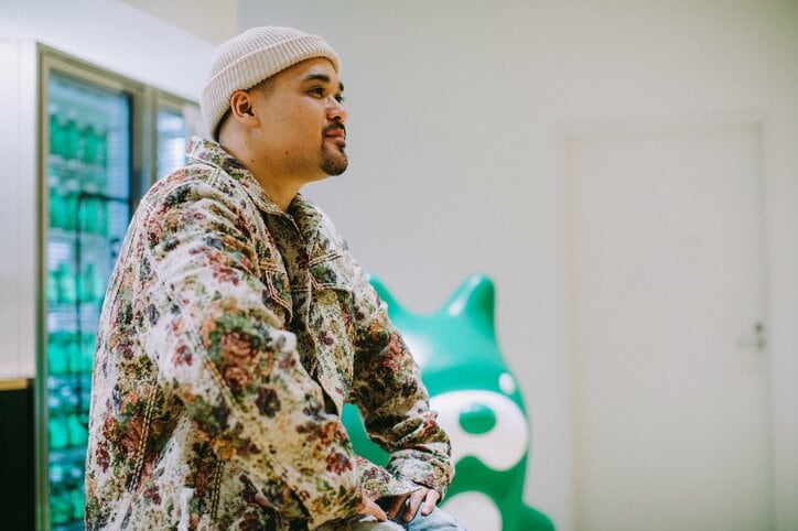 「“ラップやめようかな”とも思った」CHICO CARLITOが語る新作『Sandra's Son』。沖縄、家族、仲間、音楽、言霊が詰まったNEW ALBUMを携えて、“受け取る側より与える側”への再出発。