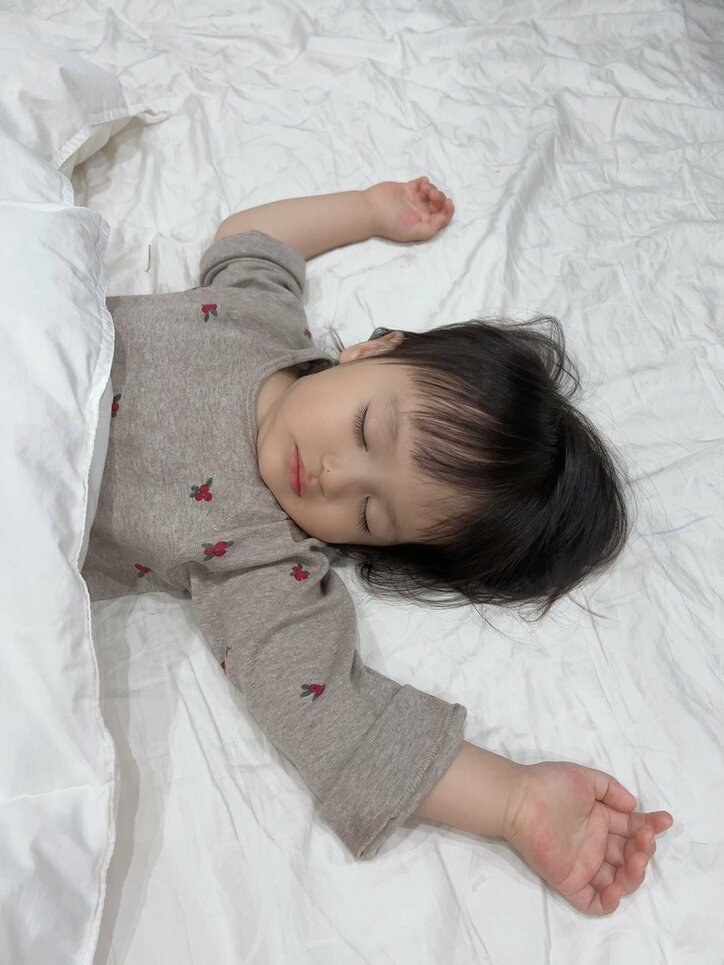 川崎希 娘が眠っている間にヘアカット 微調整しながら整えて 話題 Abema Times 川崎希 娘が眠っている間にヘアカット 微調整しながら整えて 話題 Abema Times